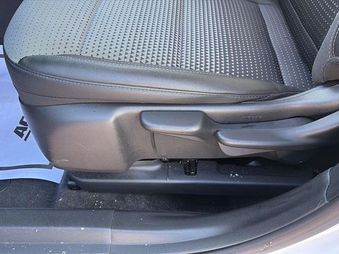 Used 2025 Chevrolet Trax LT w/ LT Convenience Package image 11