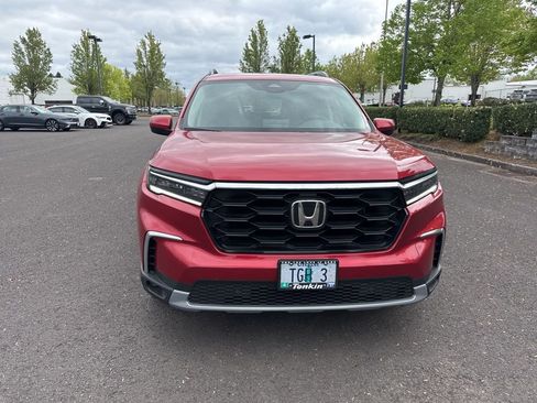 Used 2025 Honda Pilot Touring image 2