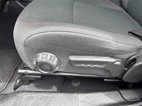 Used 2025 Jeep Wrangler Unlimited Rubicon AWD/4WD image 14