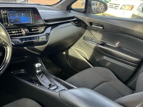 Used 2018 Toyota C-HR XLE image 43