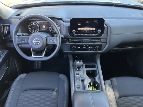 Certified 2025 Nissan Pathfinder S image 8