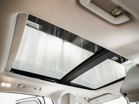 Used 2018 Ford Escape Titanium w/ Ford Safe & Smart Package image 34