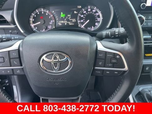 Used 2024 Toyota Highlander XLE AWD/4WD image 20