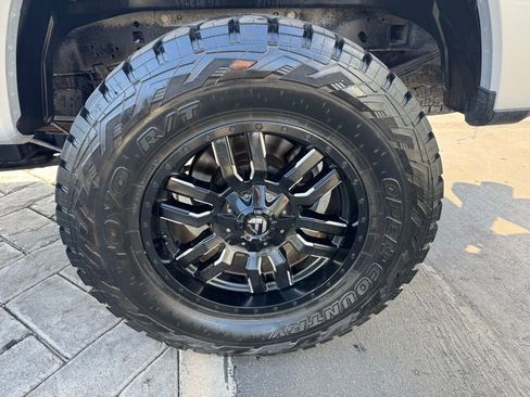 Used 2017 Ford F250 Platinum w/ Platinum Ultimate Package image 4