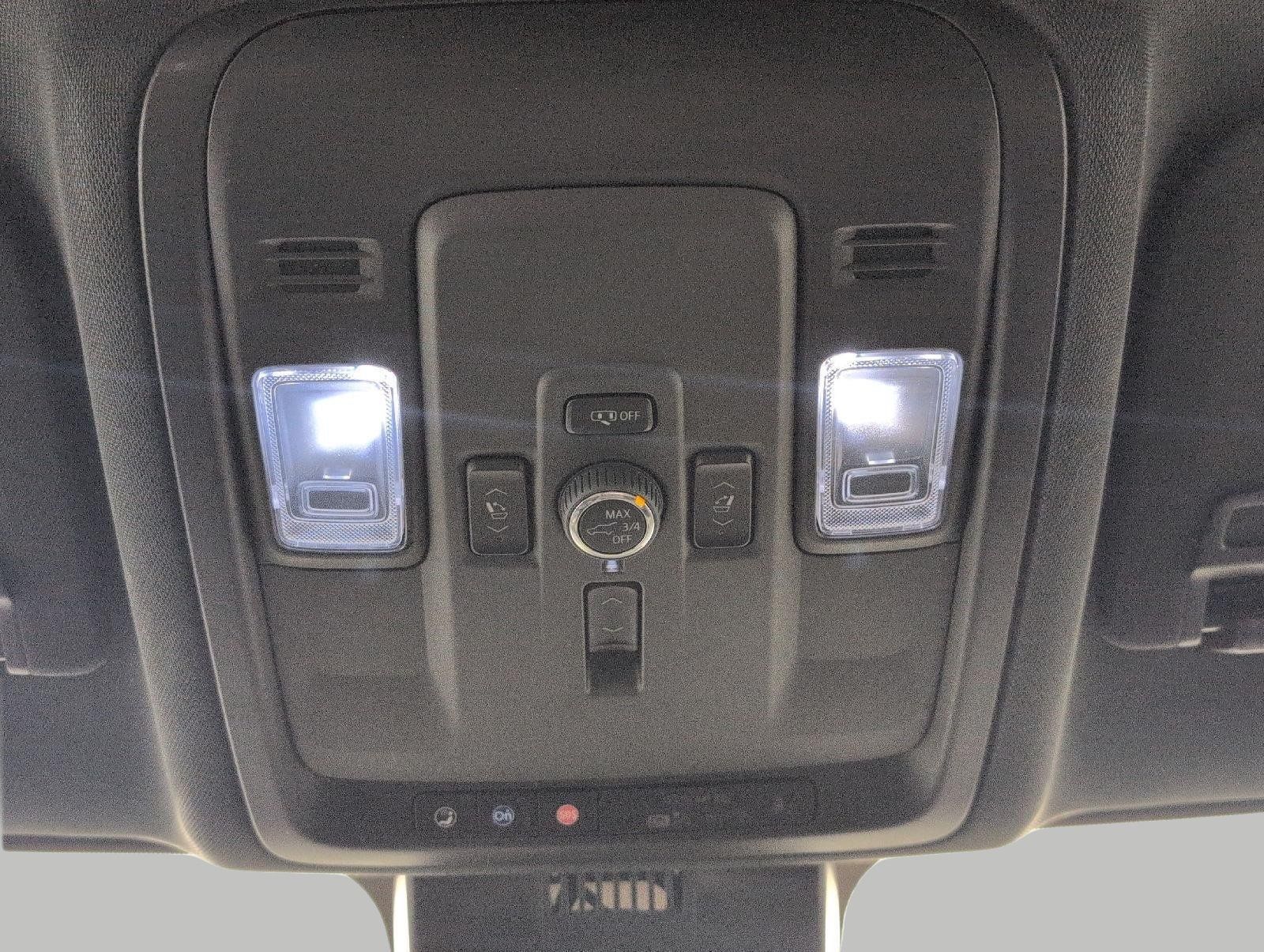 Used 2025 Chevrolet Suburban Premier AWD/4WD image 18