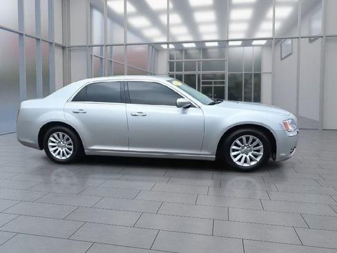 Used 2012 Chrysler 300 RWD image 9