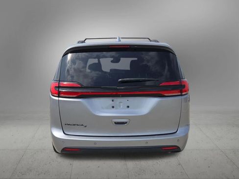 Used 2021 Chrysler Pacifica Touring w/ S Appearance Package FWD image 5