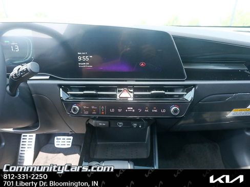 Certified 2025 Kia Niro EX Touring FWD image 14