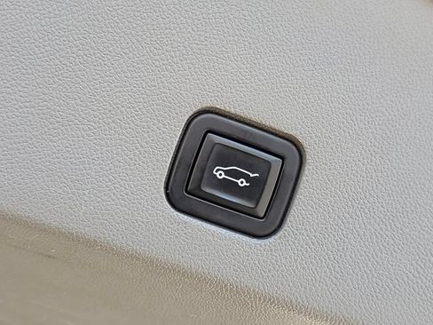 Certified 2022 Cadillac XT6 Premium Luxury w/ LPO, Floor Liner Package AWD/4WD image 10
