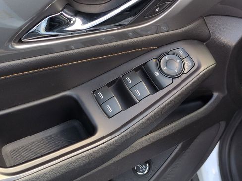 Used 2019 Chevrolet Traverse LT image 15