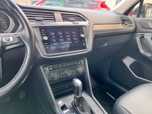 Used 2018 Volkswagen Tiguan SEL AWD/4WD image 12