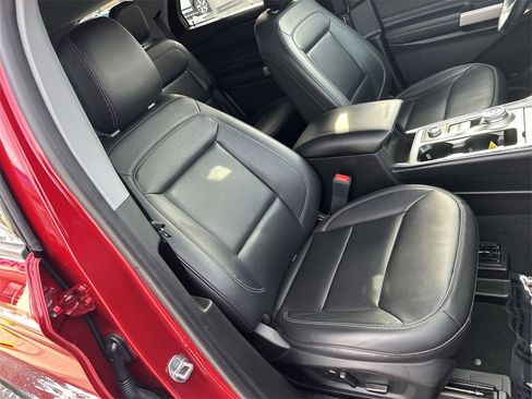 Used 2022 Ford Explorer XLT w/ Equipment Group 202A image 25