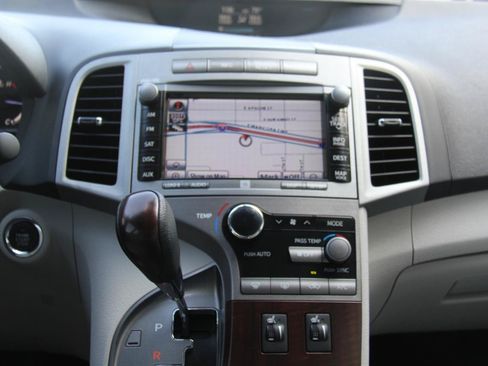 Used 2011 Toyota Venza w/ Premium Pkg #2 FWD image 15