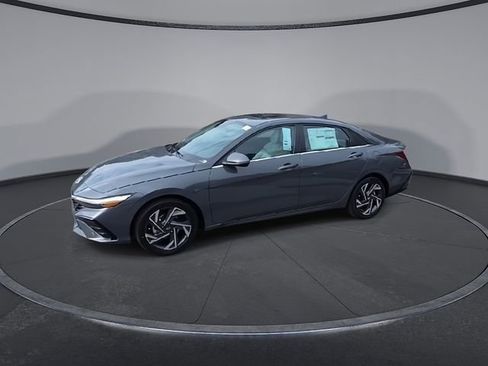 New 2026 Hyundai Elantra Limited FWD image 5