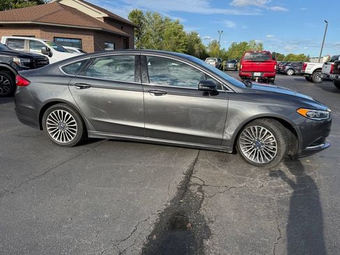 Used 2018 Ford Fusion SE w/ Fusion SE Technology Package FWD image 4