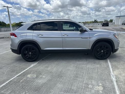 Used 2022 Volkswagen Atlas Cross Sport SE FWD image 15