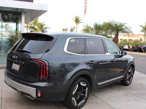 Certified 2024 Kia Telluride EX image 9