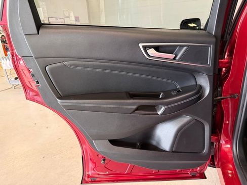 Used 2017 Ford Edge Titanium w/ Equipment Group 302A FWD image 13