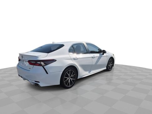 Used 2022 Toyota Camry SE FWD image 8