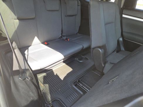 Used 2019 Toyota Highlander LE FWD image 18