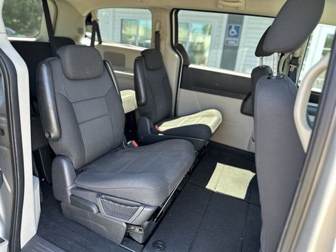 Used 2010 Dodge Grand Caravan SXT FWD image 14