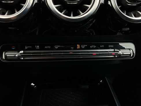 Used 2025 Mercedes-Benz GLA 250 image 28