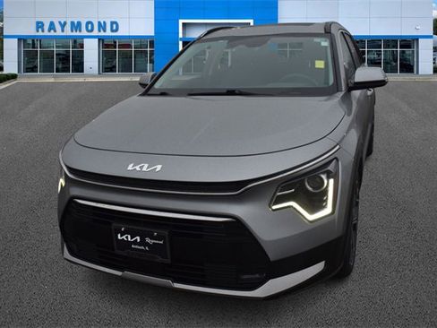 Used 2023 Kia Niro EX Touring image 7