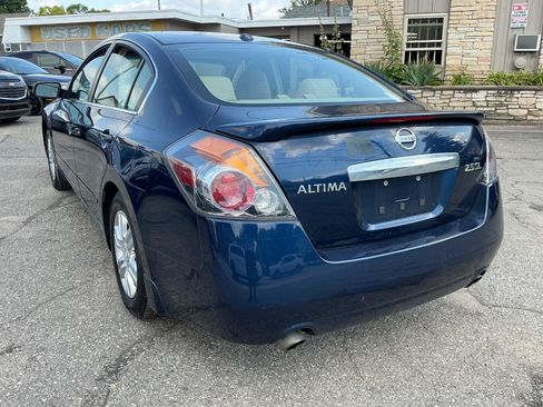 Used 2011 Nissan Altima 2.5 SL w/ Technology Pkg FWD image 6