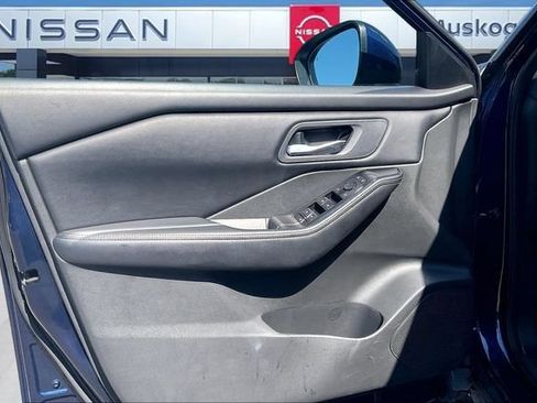 Used 2024 Nissan Rogue SV FWD image 19