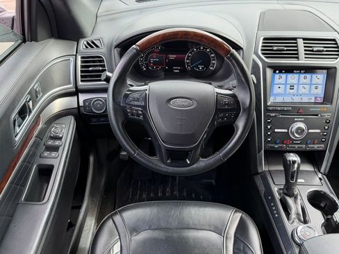 Used 2018 Ford Explorer Platinum image 15