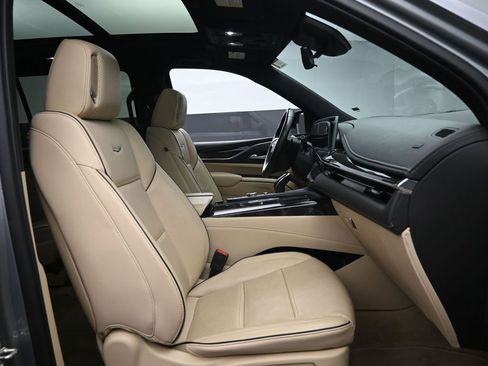 Used 2023 Cadillac Escalade ESV Premium Luxury image 35