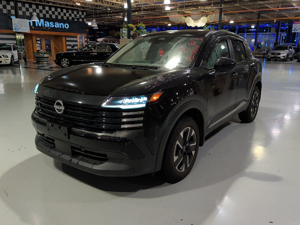 Used 2025 Nissan Kicks SV AWD/4WD image 3