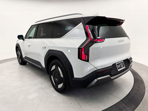 Used 2024 Kia EV9 Wind AWD/4WD image 18