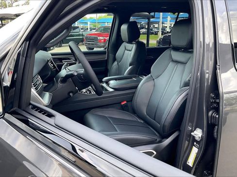 New 2026 Jeep Grand Wagoneer Limited AWD/4WD image 9