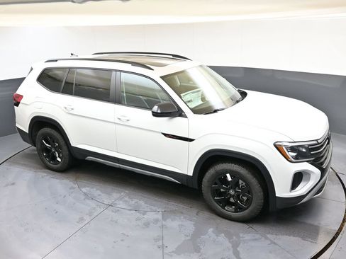 New 2026 Volkswagen Atlas Peak Edition image 47