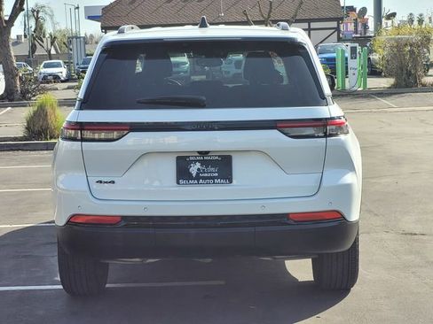 Used 2024 Jeep Grand Cherokee Altitude image 6