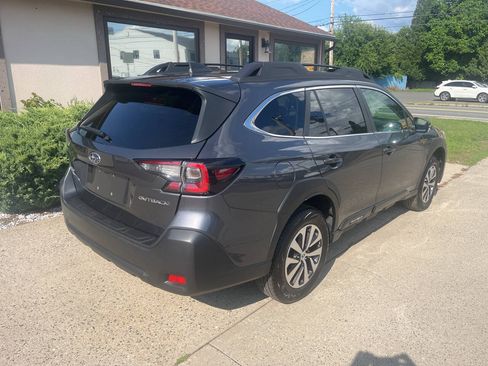 Used 2025 Subaru Outback Premium AWD/4WD image 2
