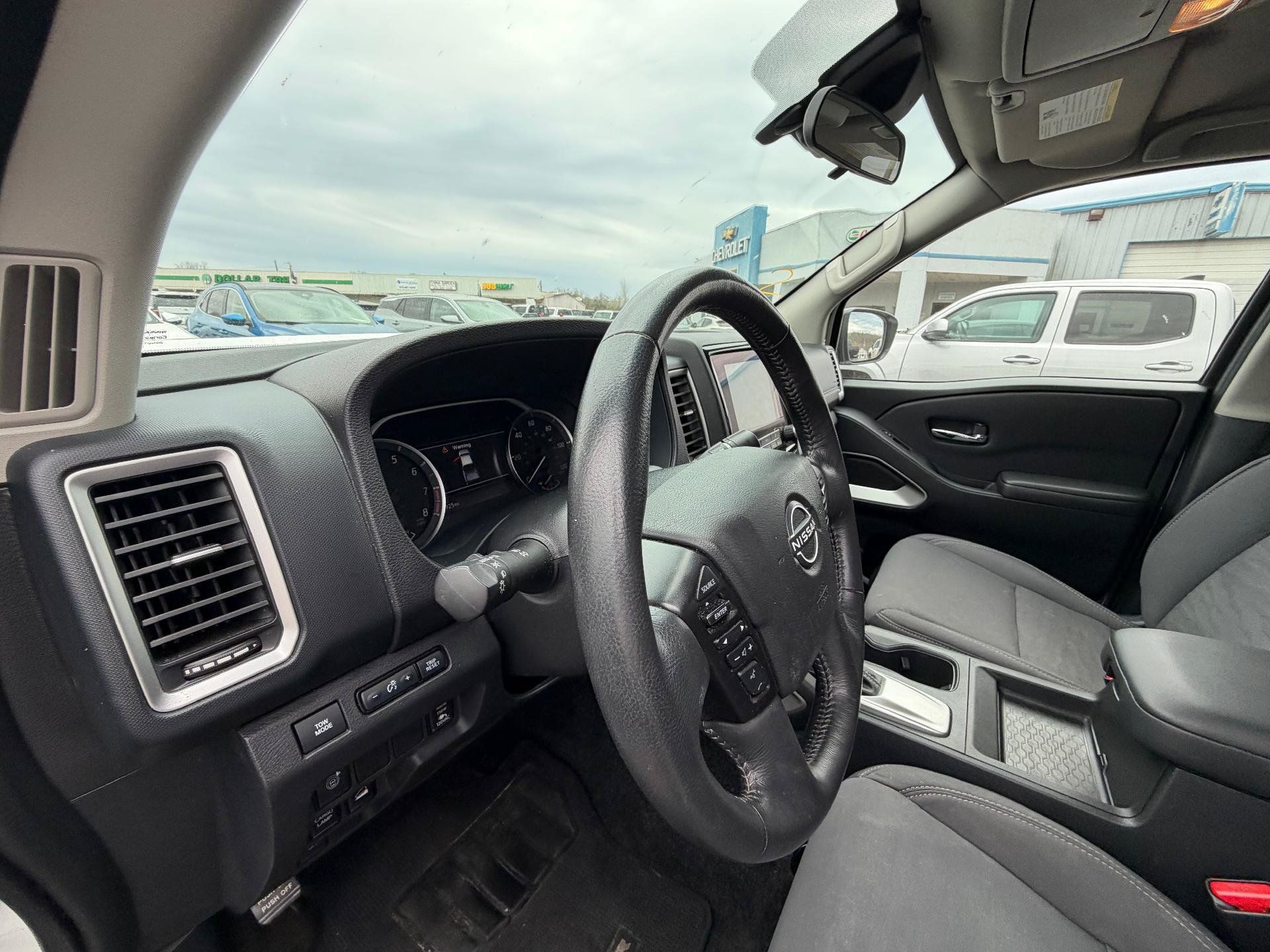 Used 2023 Nissan Frontier SV w/ SV Convenience Package AWD/4WD image 9