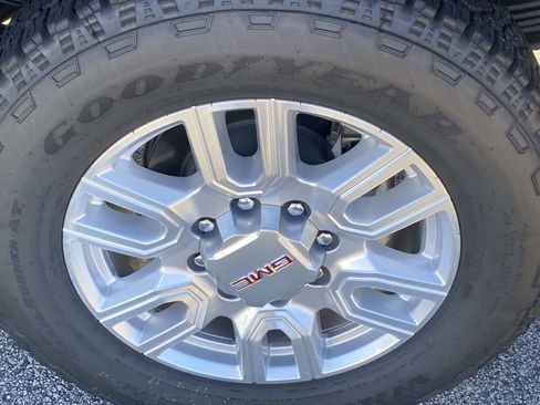 New 2024 GMC Sierra 3500 SLT w/ SLT Premium Package image 7