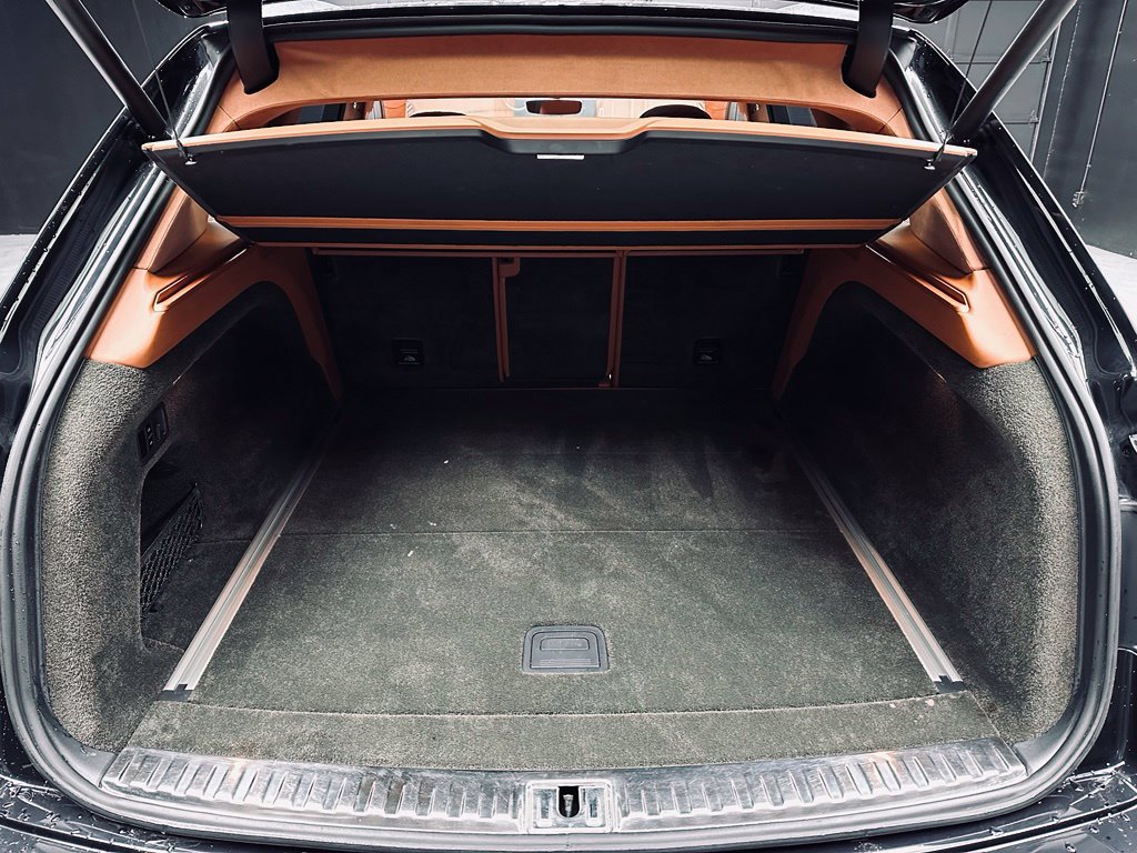 Used 2019 Bentley Bentayga AWD/4WD image 43