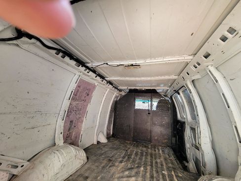 Used 2015 Chevrolet Express 2500 image 26