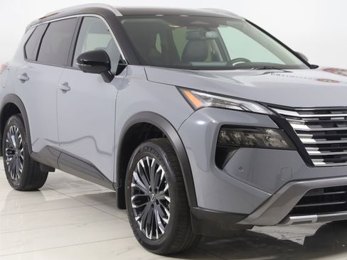 Used 2025 Nissan Rogue SL w/ Tech Package FWD image 43