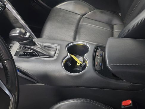 Used 2021 Toyota Venza XLE w/ Softex Package image 14