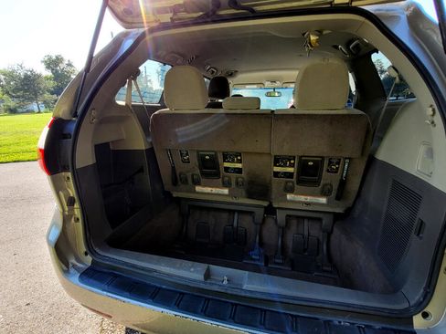 Used 2017 Toyota Sienna LE image 21