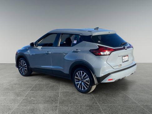 Used 2024 Nissan Kicks SV image 3