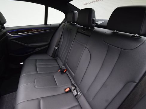 Used 2020 BMW 530i xDrive w/ Premium Package image 24