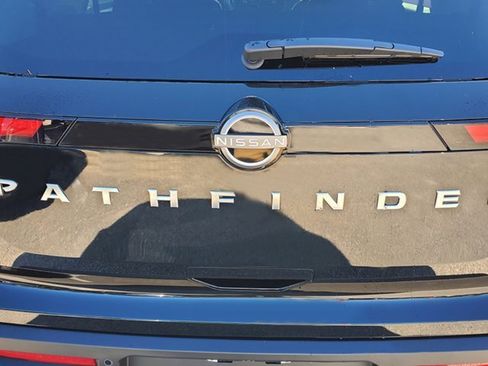 New 2025 Nissan Pathfinder SV w/ SV Premium Package image 9