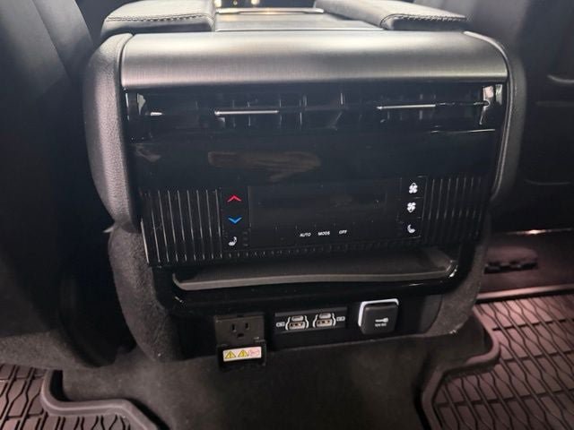 Used 2024 Jeep Wagoneer Series II AWD/4WD image 21