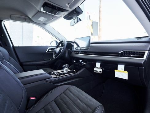 Used 2025 Mitsubishi Outlander SE image 26