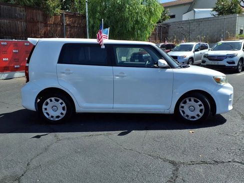 Used 2012 Scion xB FWD image 4